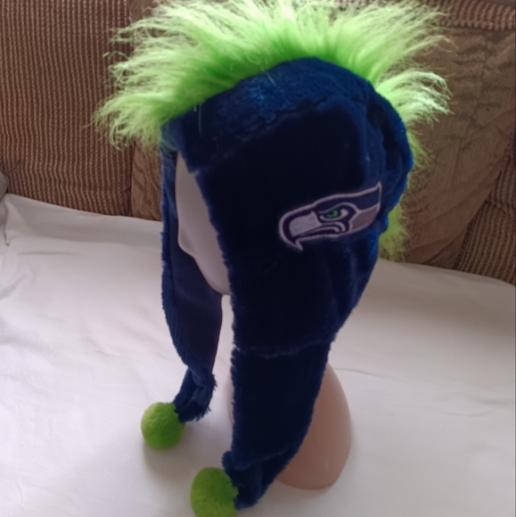🆕NFL Seattle Seahawks Green Mohawk Hair Winter Hat Fan Gear SEAHAWKS football - Picture 2 of 12
